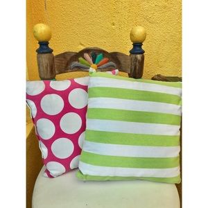 Set 2 decorative pillows. Fuschia lime green